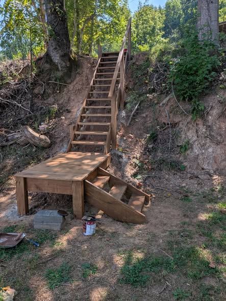 Hillside stairs and landing seen from the bottom